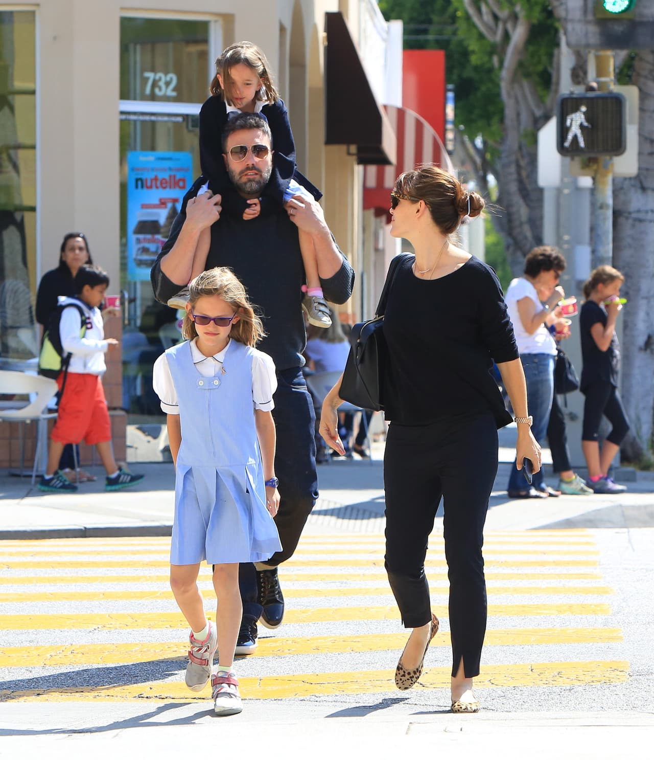 La pareja responde a los rumores de divorcio paseando en familia.