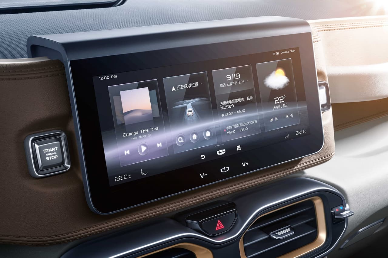 Desde las pantallas interiores y dispositivos móviles, los usuarios pueden intereactuar con el Icon a través de lo que Geely llama Ecosistema Inteligente GKUI.