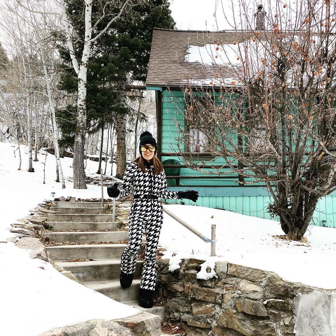 Karla Martínez gozó de su paseo y se puso a tono con los paisajes nevados.