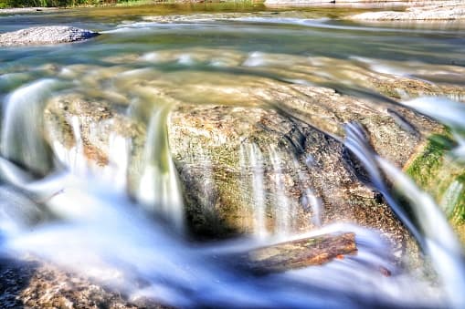 Este parque natural, a solo una hora de San Antonio, estuvo habitado por seres humanos hace unos 8,750 años.