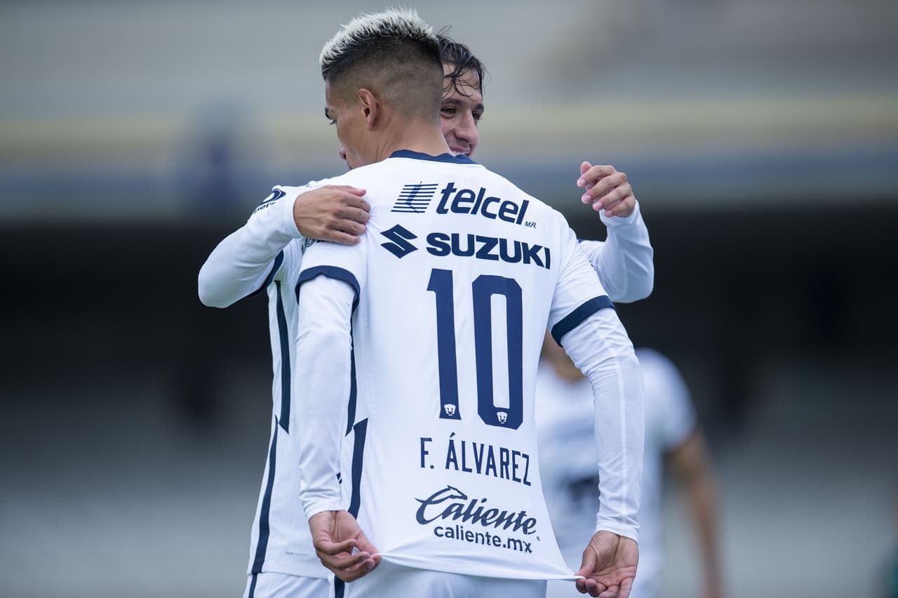 Fabio Álvarez guardó el balón tras recibir una diagonal matona de Carlos Gutiérrez.
