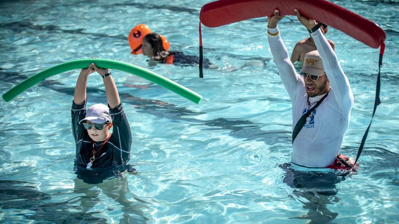 <b>Paradise Valley Pool</b>
<br>Abierto de lunes a jueves, sábados y domingos de 12 p.m. a 6 p.m. Viernes cerrado.
<a href="https://goo.gl/maps/i4884NiiPTC2" target="_blank">17648 N. 40th Street.</a> Teléfono: 602-534-5161. Niños $1, adultos $3.