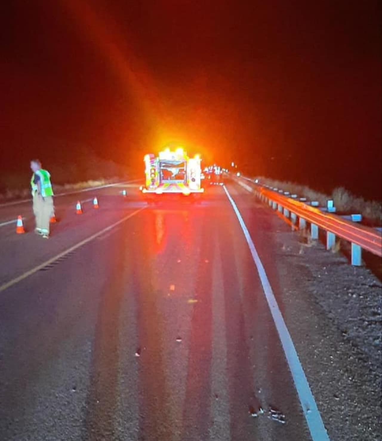 Las autoridades auxiliaron al conductor que sufrió de heridas leves, y fue trasladado a un hospital.