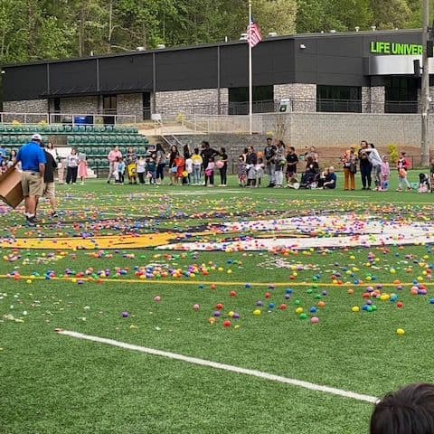 <b>Evento</b>: Marietta Community Egg Hunt
<br>
<b>Fecha</b>: 29 de marzo
<br>
<b>Lugar</b>: Life University. 1269 Barclay Cir. Marietta, GA
<br>
<b>Sitio web</b>: 
<a href="https://www.marietta.com/marietta-community-egg-hunt">https://www.marietta.com/marietta-community-egg-hunt</a> 
<br>
<br>Los niños se maravillarán con esta búsqueda que contará con más de 60.000 huevos, comida, juegos, música, entretenimiento y más.