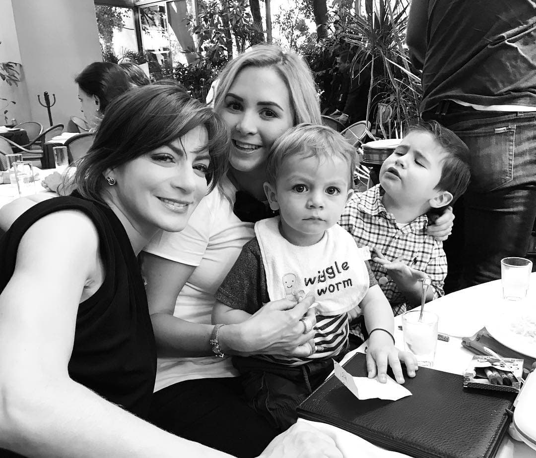 La actriz 
<b>Florencia De Saracho </b>compartió esta imagen en Instagram en donde se ve a 
<b><a href="http://www.univision.com/temas/silvia-navarro">Silvia</a></b> posando junto al pequeño León, haciendo evidente el enorme parecido físico de la actriz con su hijo.