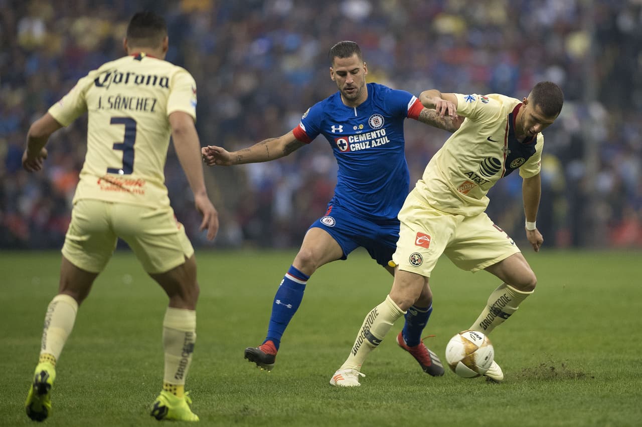 En su segundo año con los Azulcrema, Guido Rodríguez (derecha) fue titular indiscutido durante todo el Apertura 2018.