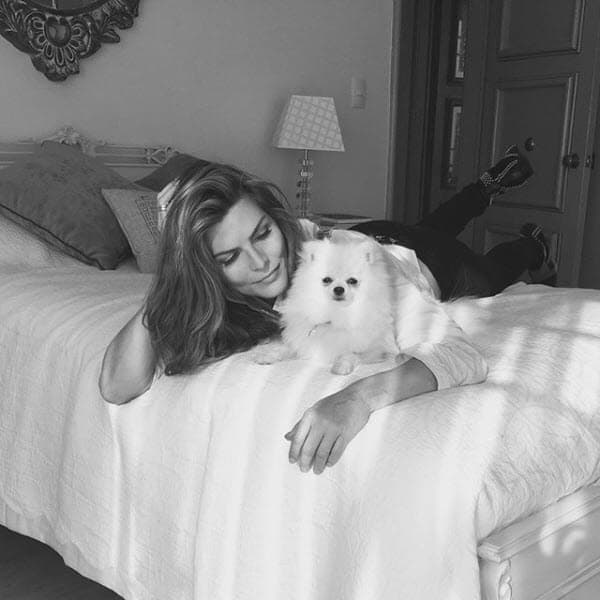 Para Montse sus amores peludos son parte de su familia.