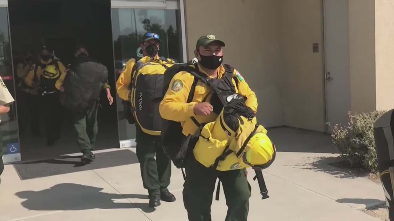 Quienes arribaron este miércoles a San Bernardino dijeron que pondrán a disposición su entrenamiento y experiencia para sofocar cuanto antes las llamas que, hasta el momento, han consumido un total de 2.5 millones de acres de bosque en todo el estado.