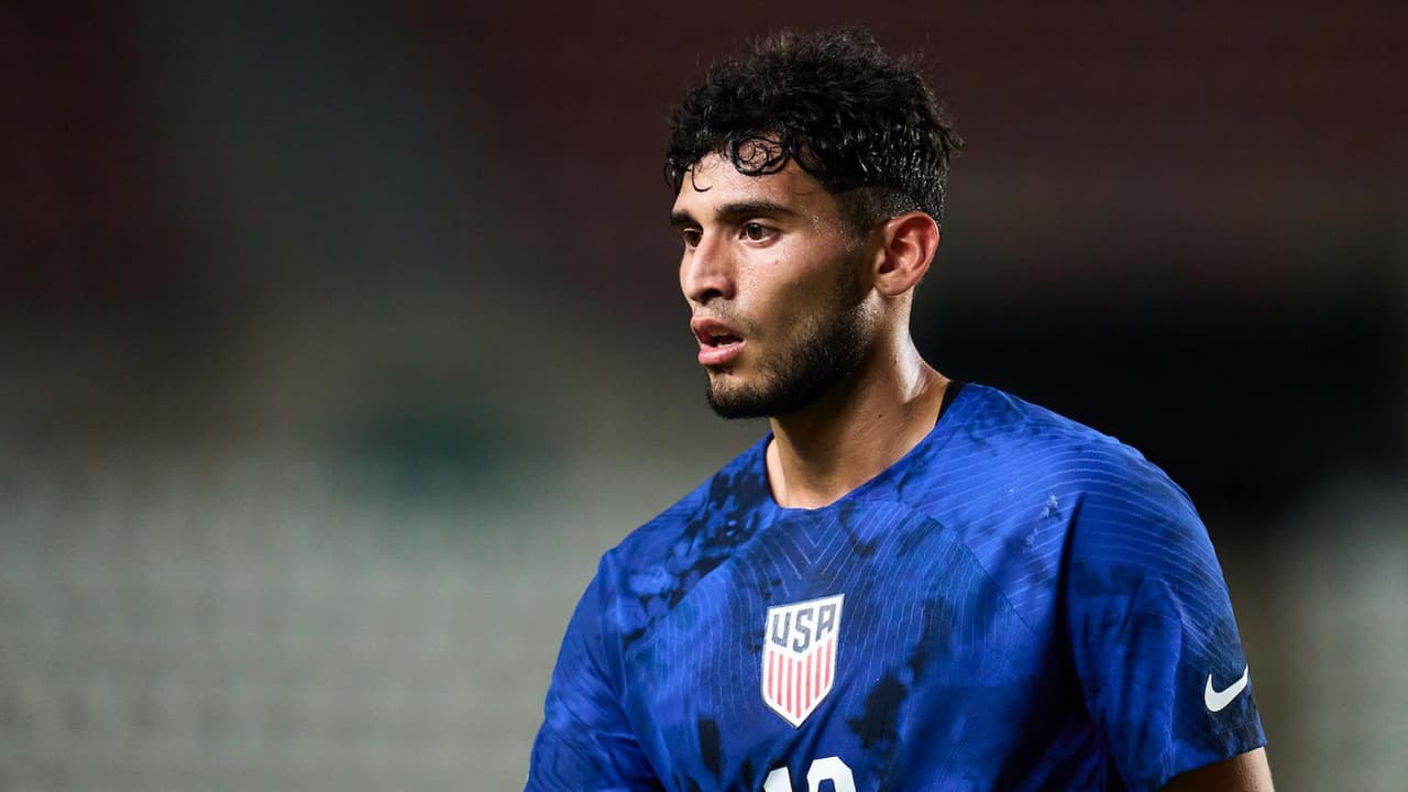 Pepi anota gol y acecha a líderes de goleo en la Eredivisie