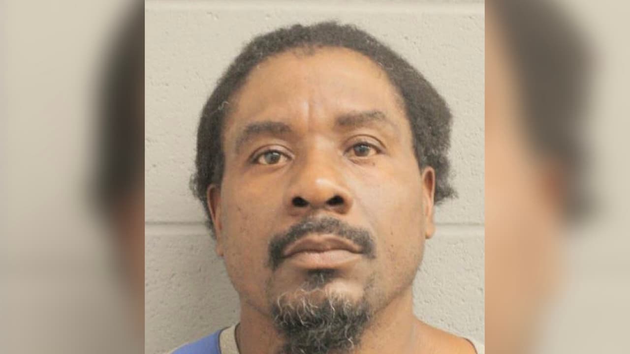 Timothy Earl, de 44 años tenía dos condenas previas por DWI y a diferencia de los demás, enfrenta una fianza de 10,000 dólares.