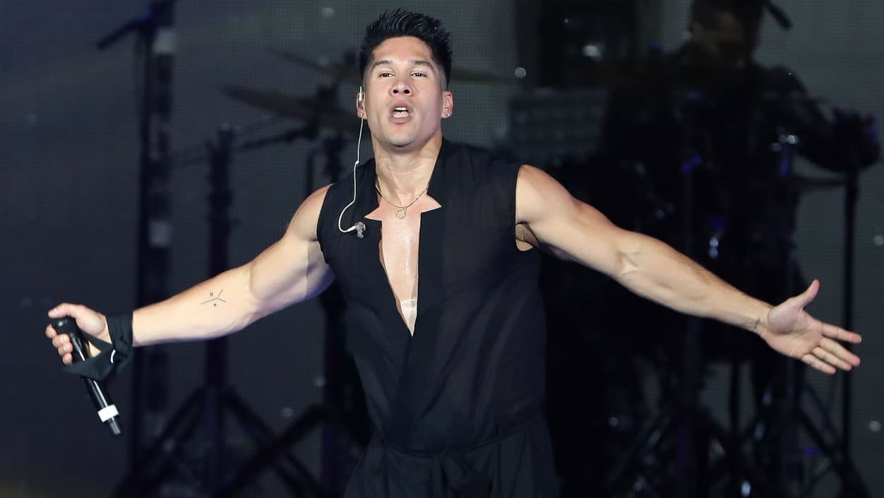 Adelantó que seguirá su carrera musical una vez que esté sano y las condiciones por la pandemia hayan mejorado: "Cuando ya se abran los escenarios y los shows, créanme que estaré ahí dando lo mejor de mí", dijo a la revista.
<br>