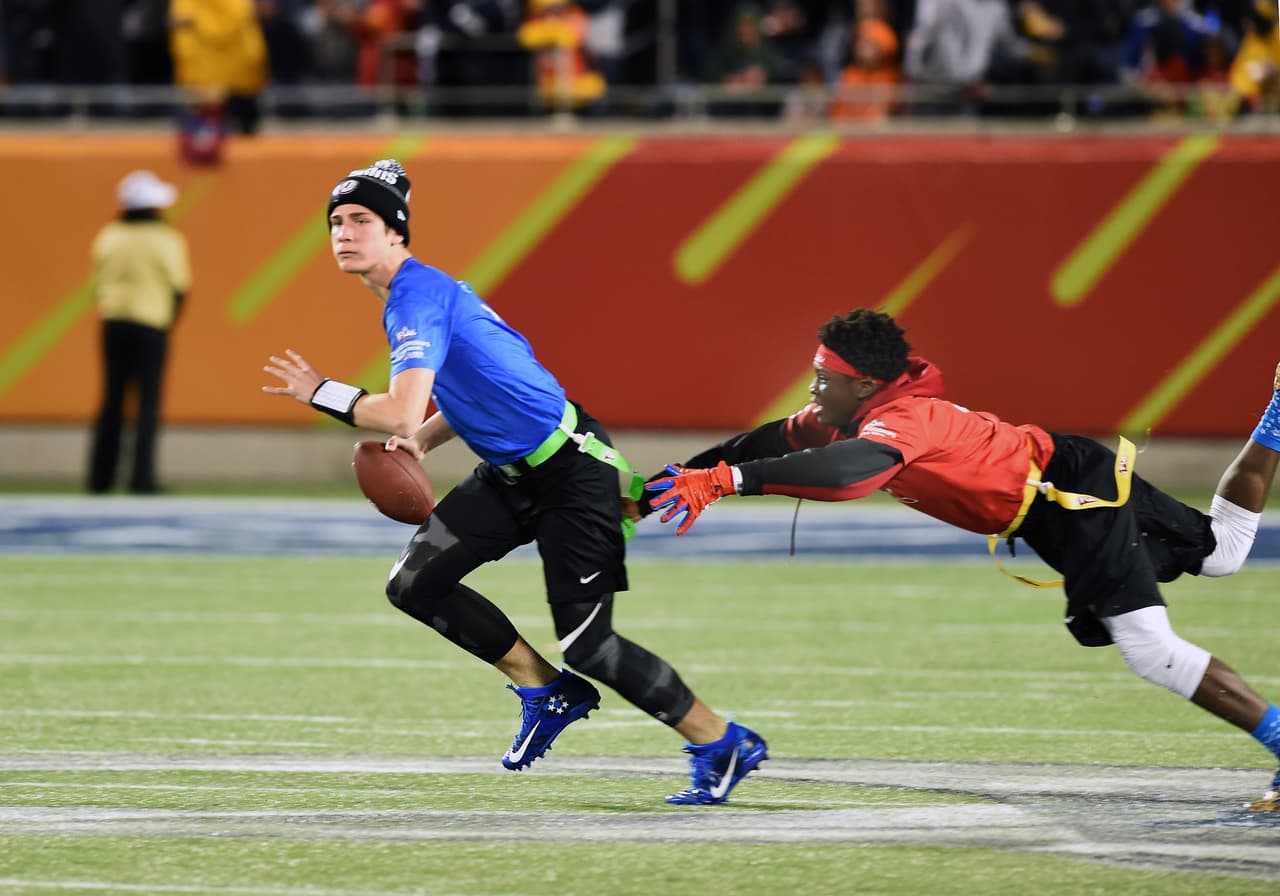 Virginia Extreme Redskins quarterback Brett Johnson (2) runs from the pass rush during the 13-14 boys NFL flag football championship game Jan. 29, 2017 at the Pro Bowl in Orlando. (Al Messerschmidt via AP)