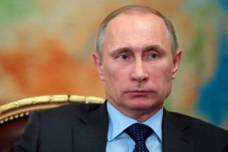 Putin niega legitimidad del presidente interino de Ucrania porque ‘ocurrió un golpe inconstitucional’.