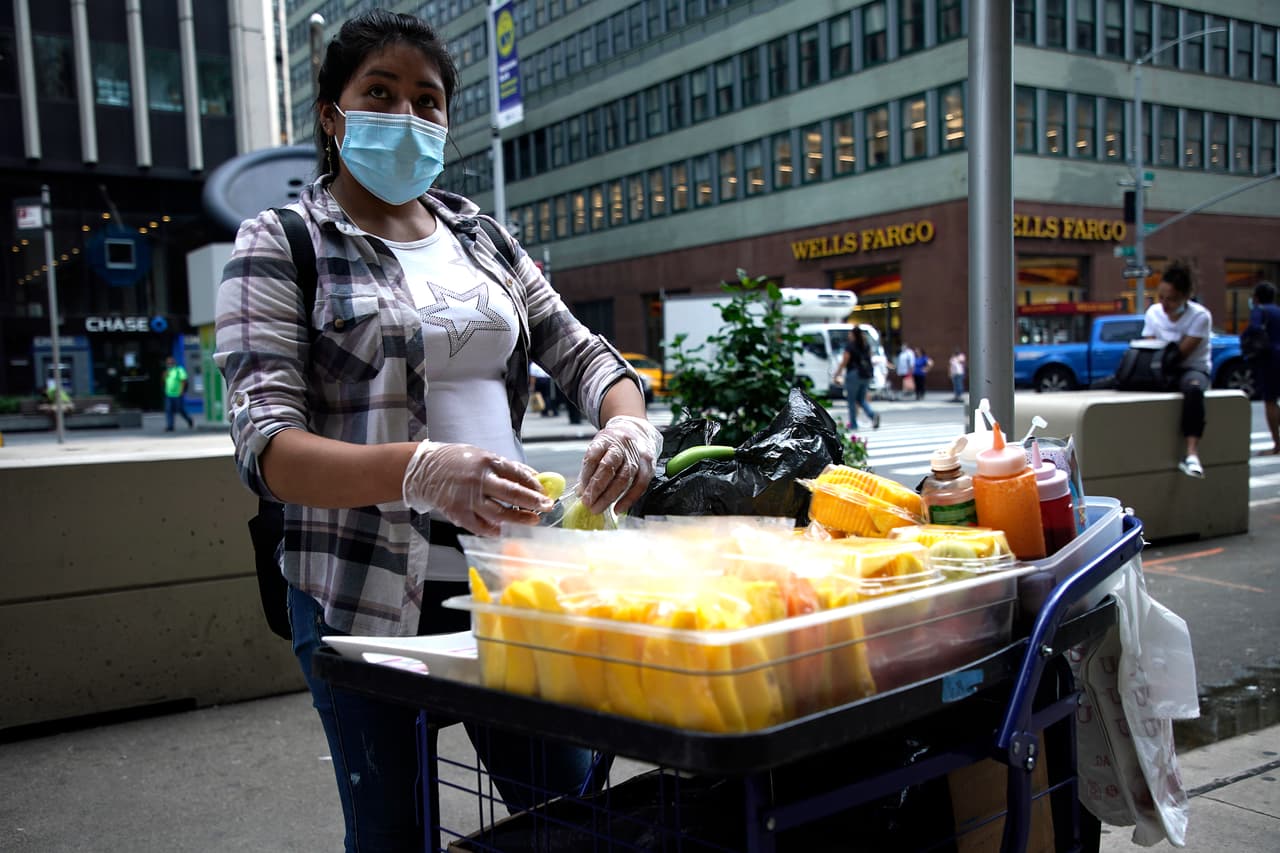 Vendedores ambulantes en Nueva York luchan para que su trabajo sea legalizado en medio de la crisis por coronavirus