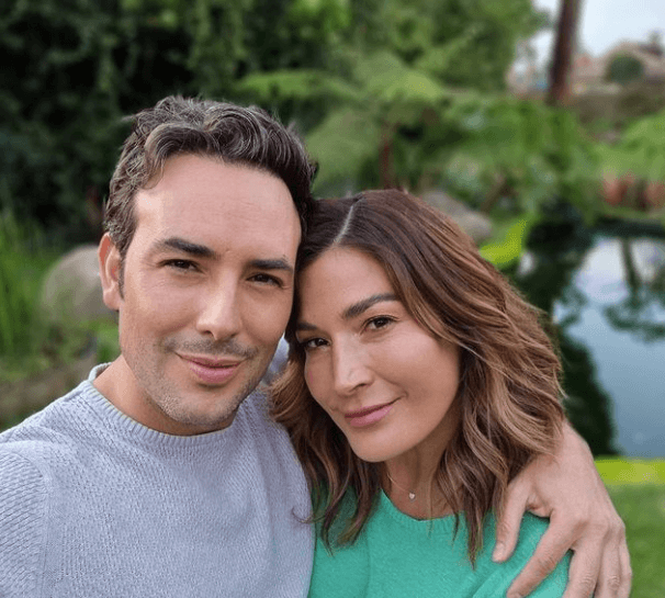 La pareja se dio el “sí, acepto” en 2008, esto tras dos años de noviazgo y como fruto de su relación nació el pequeño Amador, quien protagoniza los perfiles sociales de sus papás en más de una oportunidad.