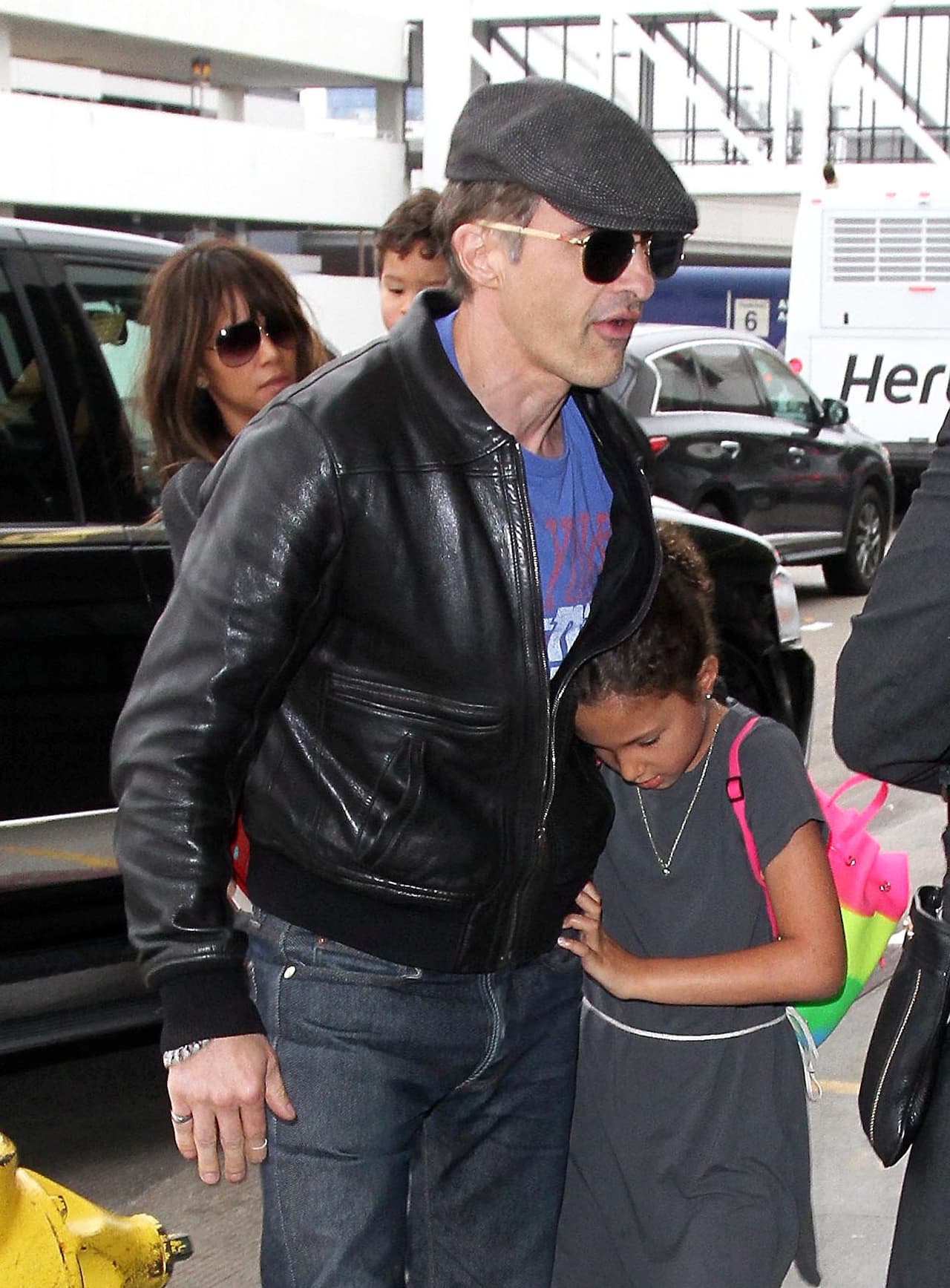 El actor francés protegía a la hija de Halle.