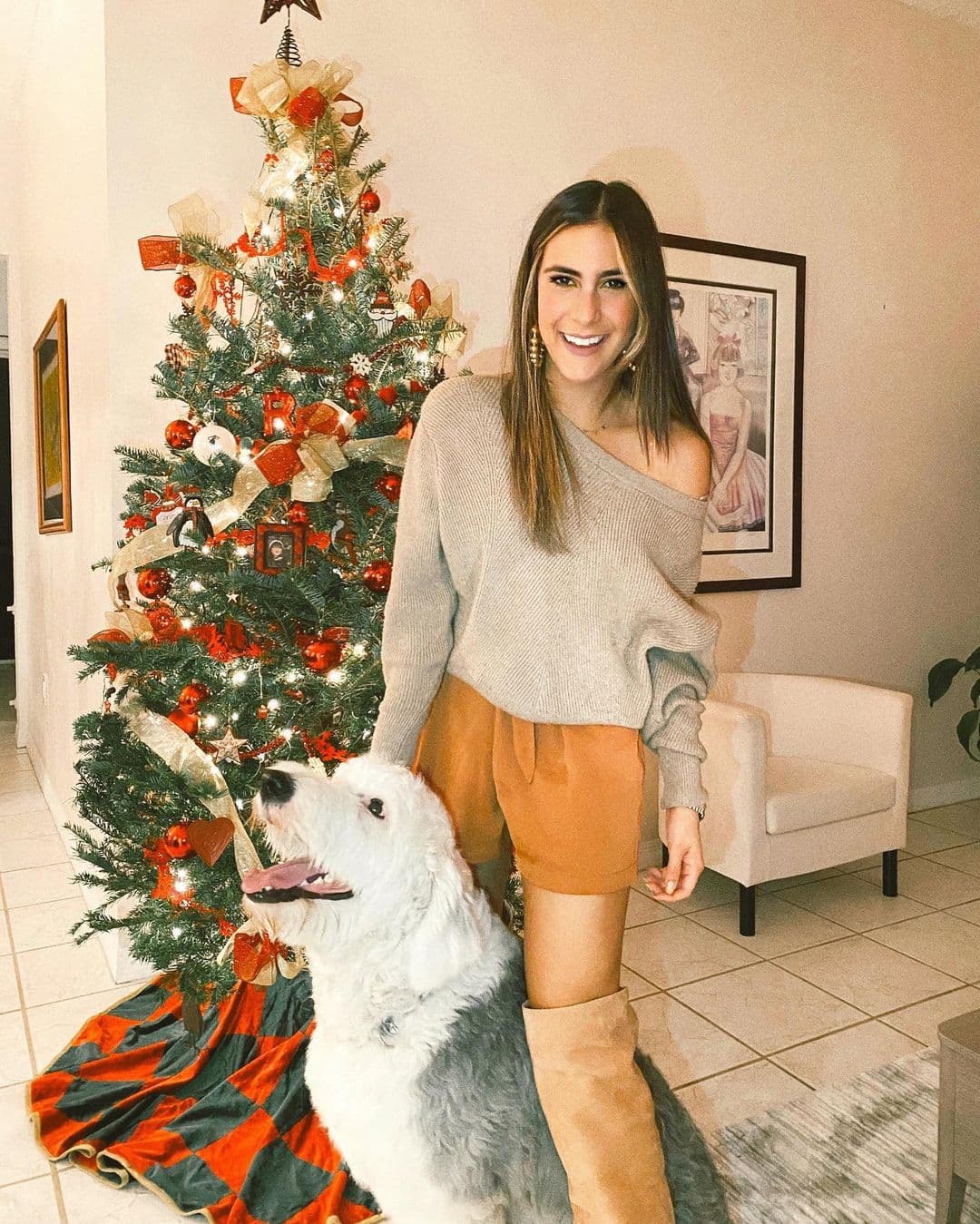 Jessica Rodríguez y su perrita Luna esperan el día para gozar en familia la tradicional celebración.