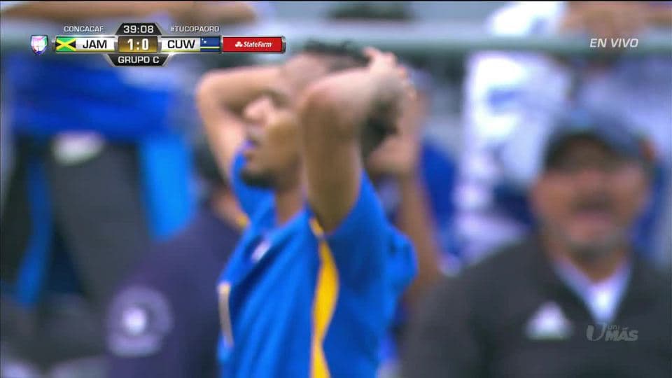 Tiro desviado de Jarchinio Antonia