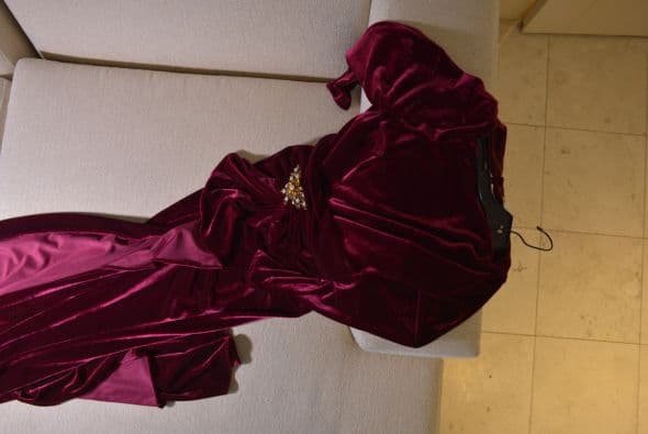 Por lo que vemos, llevará un escote para presumir sus encantos.