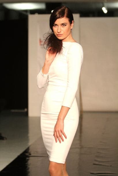 Por ejemplo este vestido corto blanco que muestra todo tu esplendor y seguridad.