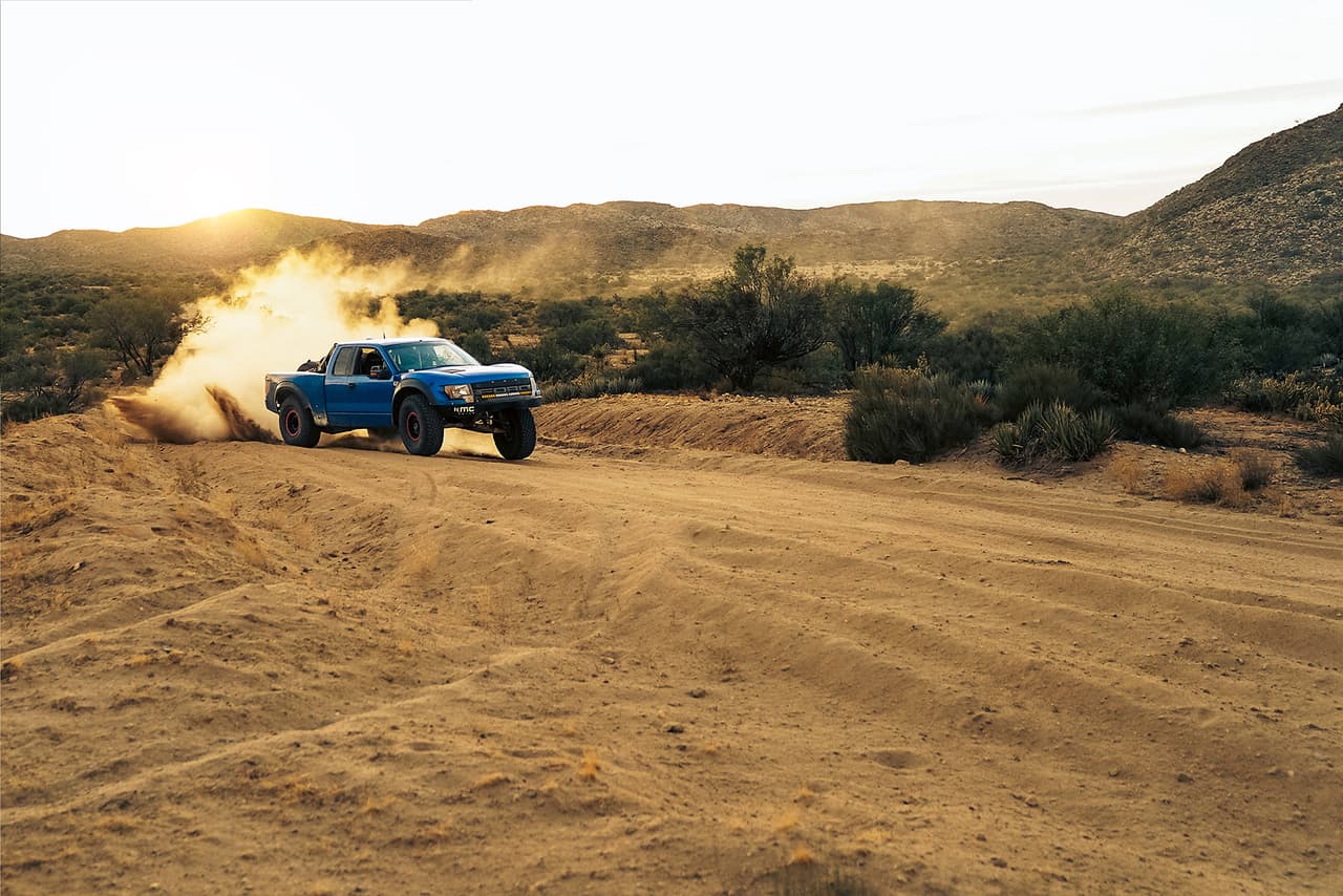 <b>Baja 1000</b>
<br>Pilotos de talla internacional, sobre todo del Rally Dakar, aprovechan la Baja 1000 para probar las capacidades todoterreno de sus vehículos. El piloto de motos 
<b>Francisco Arredondo</b>, de origen guatemalteco, estará este año participando, al igual que 
<b>Robby Gordon</b>, todo un conocedor de esta competencia dentro de la categoría Trophy Trucks.