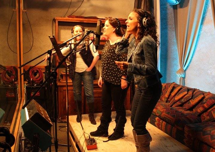 Pandora está conformado por las mexicanas Isabel Lascuráin, Fernanda Meade y Mayte Lascuráin.