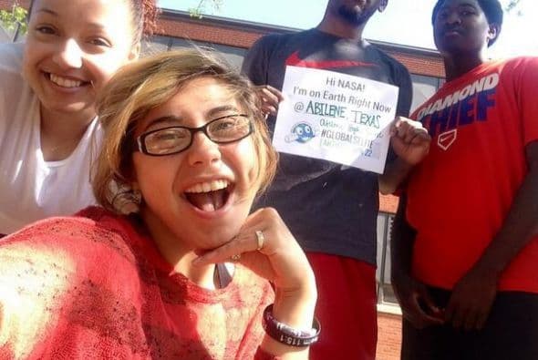 Y estos estudiantes de Abilene, Texas también tomaron su #EarthDay #GlobalSelfie. Foto tomada de Twitter