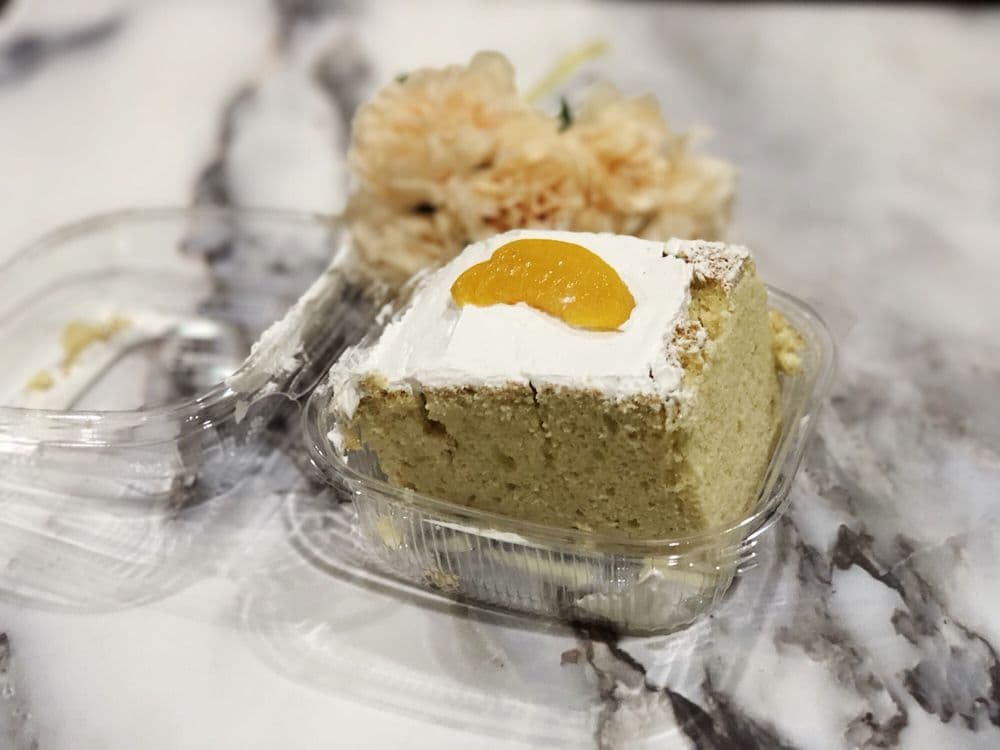 <b>Panadería Michoacana de Cary </b>
<br>
<b>Dirección</b>: 118 SW Maynard Rd. Cary, NC
<br>
<b>Teléfono</b>: (919) 469-0456
<br>
<b><a href="https://www.yelp.com/map/panader%C3%ADa-michoacana-de-cary-cary">Cómo llegar</a></b>
<br>
<br>Panadería que ofrece delicias de la cocina mexicana y otros productos, como pasteles.