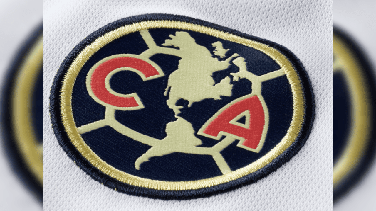 A pesar de ser el equipo más popular, tradicional y exitoso del futbol mexicano, ya es común que el escudo azulcrema aparezca en solitarioo sin la presencia de estrellas, mismas que representan los títulos y así lucen en otros uniformes de equipos en México y en el mundo.