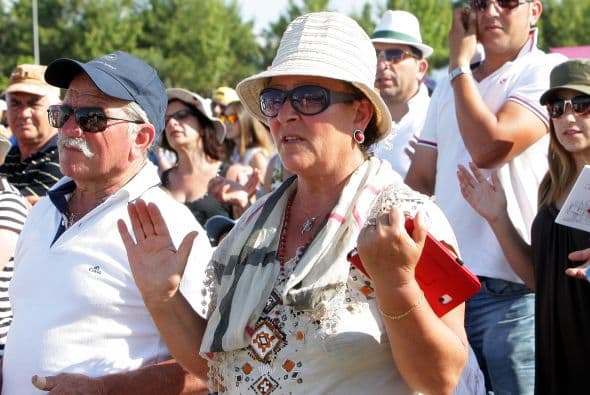 Le esperaban, desde primeras horas de la mañana, miles de fieles católicos de Calabria y de otras regiones italianas.