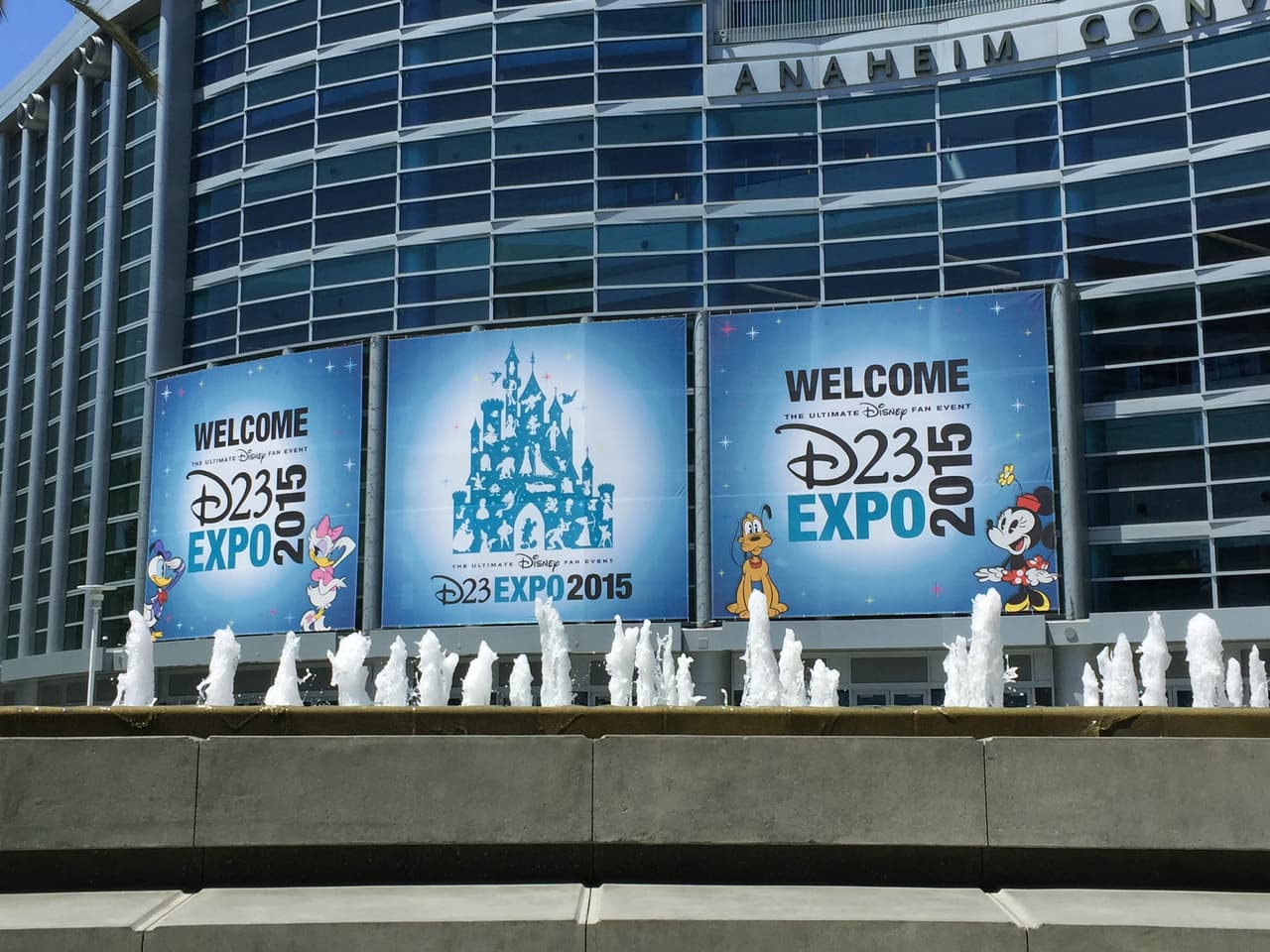 • El Disneyland de Shanghai, tendrá atracciones únicas y el castillo más grande jamás construido en un parque de Disney . • Star Wars tendra su propio “land” en Disneyland y Walt Disney World con atracciones nuevas . • Toy Story land llegara a Orlando al rediseñado Disney’s Hollywood Studios. • El mundo de Avatar llegará pronto a Orlando a Disney’s Animal Kingdom.