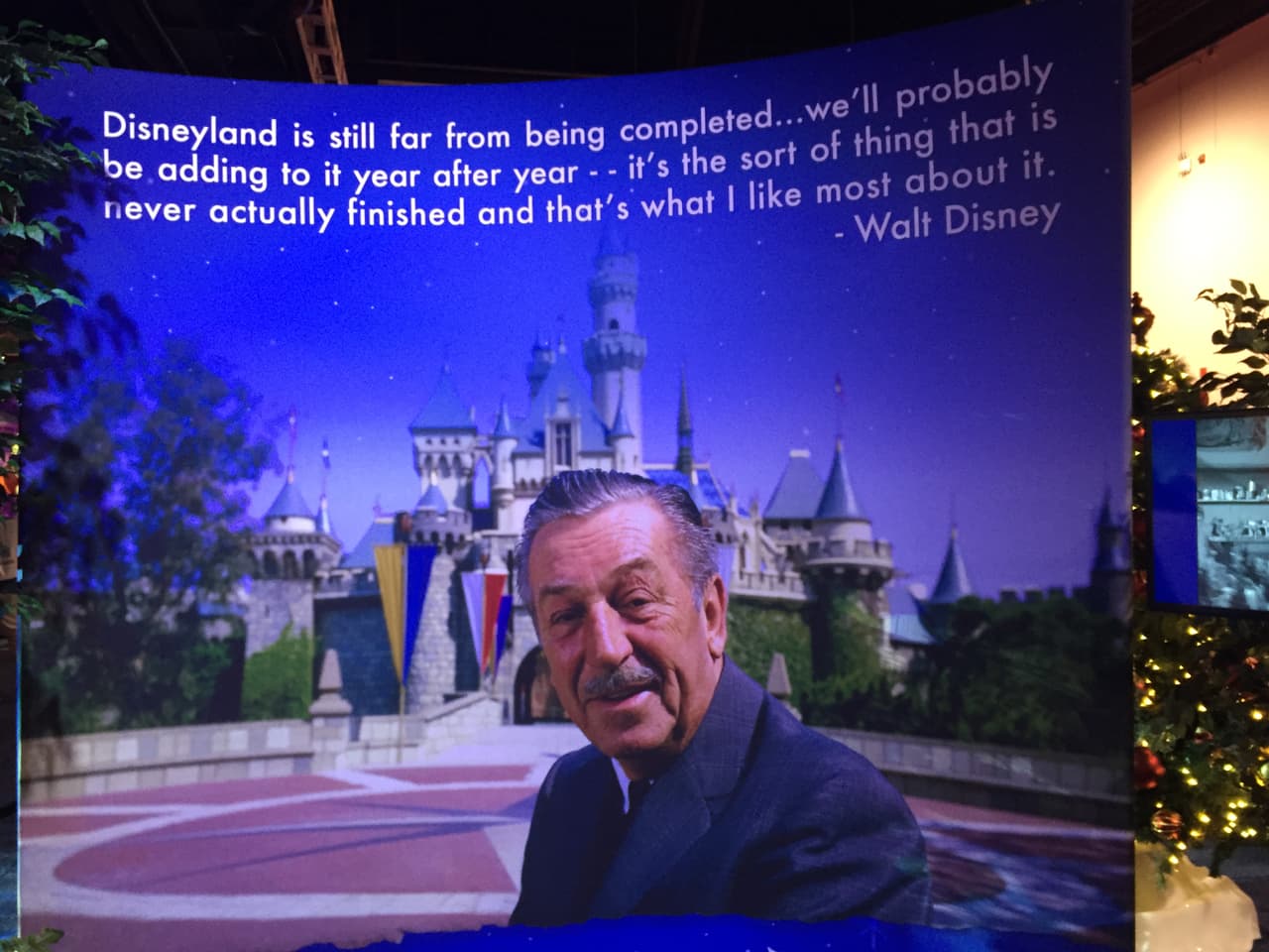 • El Disneyland de Shanghai, tendrá atracciones únicas y el castillo más grande jamás construido en un parque de Disney . • Star Wars tendra su propio “land” en Disneyland y Walt Disney World con atracciones nuevas . • Toy Story land llegara a Orlando al rediseñado Disney’s Hollywood Studios. • El mundo de Avatar llegará pronto a Orlando a Disney’s Animal Kingdom.