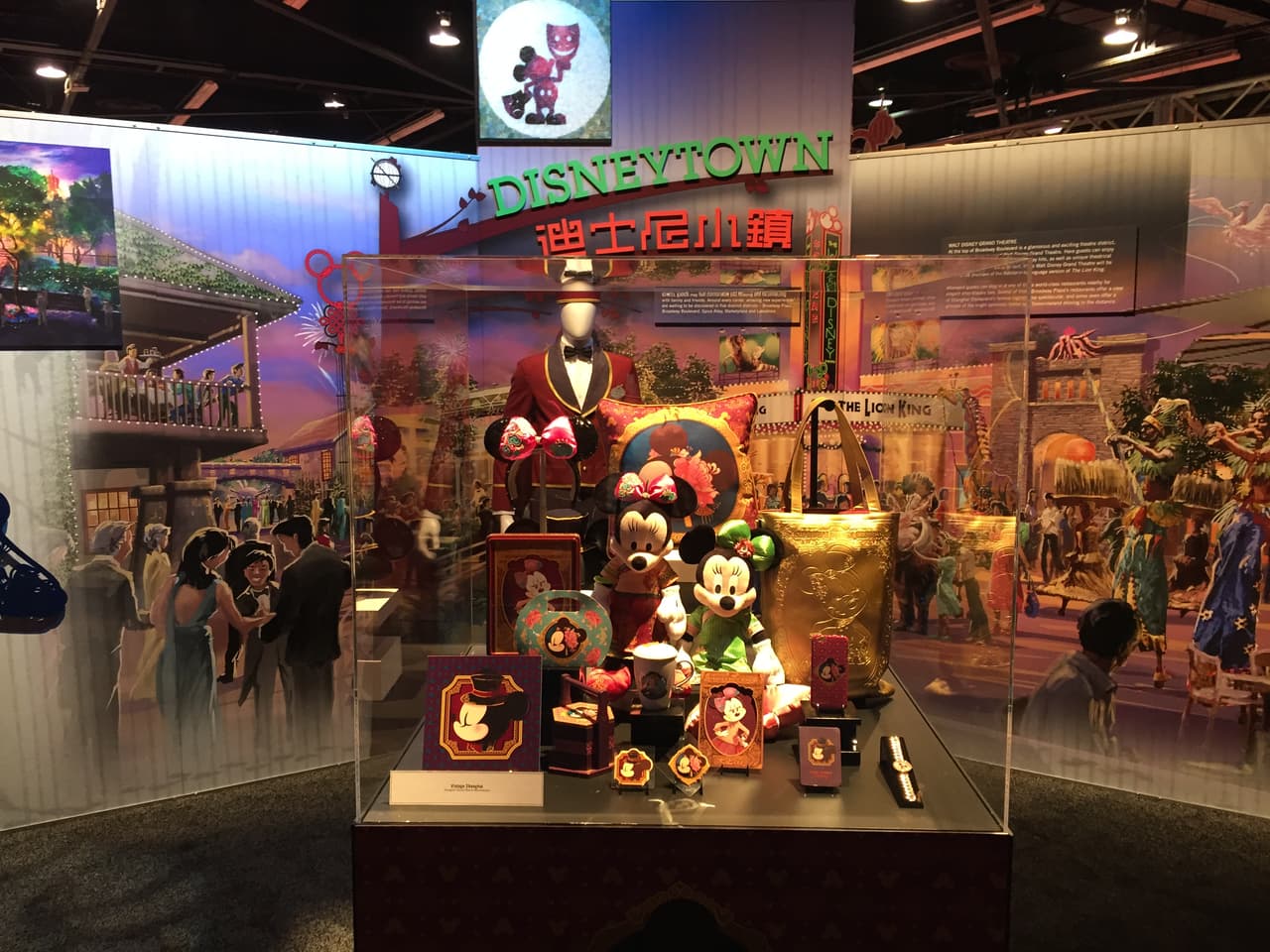 • El Disneyland de Shanghai, tendrá atracciones únicas y el castillo más grande jamás construido en un parque de Disney . • Star Wars tendra su propio “land” en Disneyland y Walt Disney World con atracciones nuevas . • Toy Story land llegara a Orlando al rediseñado Disney’s Hollywood Studios. • El mundo de Avatar llegará pronto a Orlando a Disney’s Animal Kingdom.