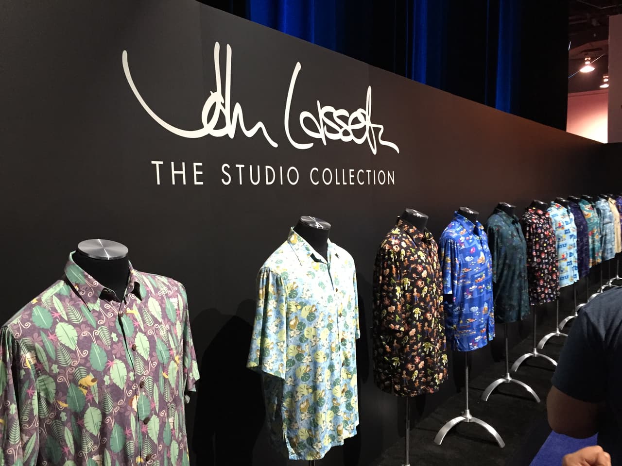 • El Disneyland de Shanghai, tendrá atracciones únicas y el castillo más grande jamás construido en un parque de Disney . • Star Wars tendra su propio “land” en Disneyland y Walt Disney World con atracciones nuevas . • Toy Story land llegara a Orlando al rediseñado Disney’s Hollywood Studios. • El mundo de Avatar llegará pronto a Orlando a Disney’s Animal Kingdom.