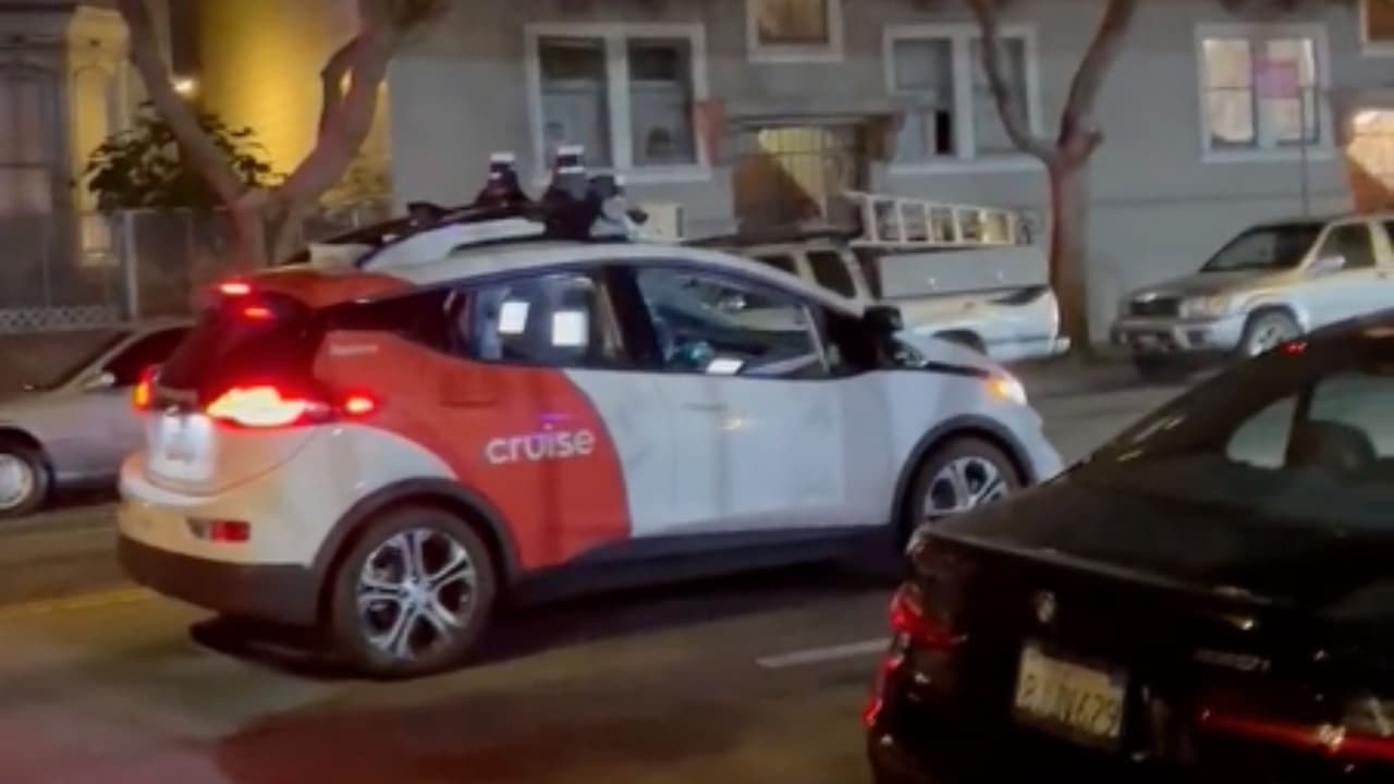 Taxi autónomo de Cruise bloqueó acceso a ambulancias tras tiroteo en San Francisco