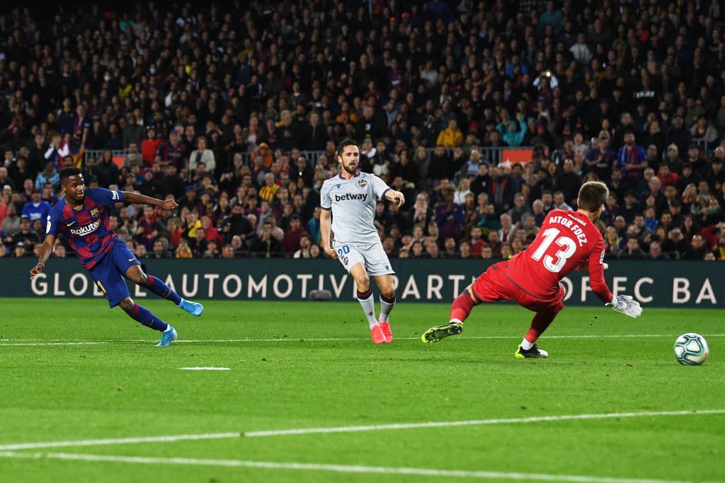 El Barcelona venció al Levante 2-1 con doblete de Ansu Fati, que consiguió un nuevo récord: el jugador más joven en marcar dos goles en los 91 años de La Liga. El Barça llegó a 46 puntos y sigue debajo del Real Madrid.