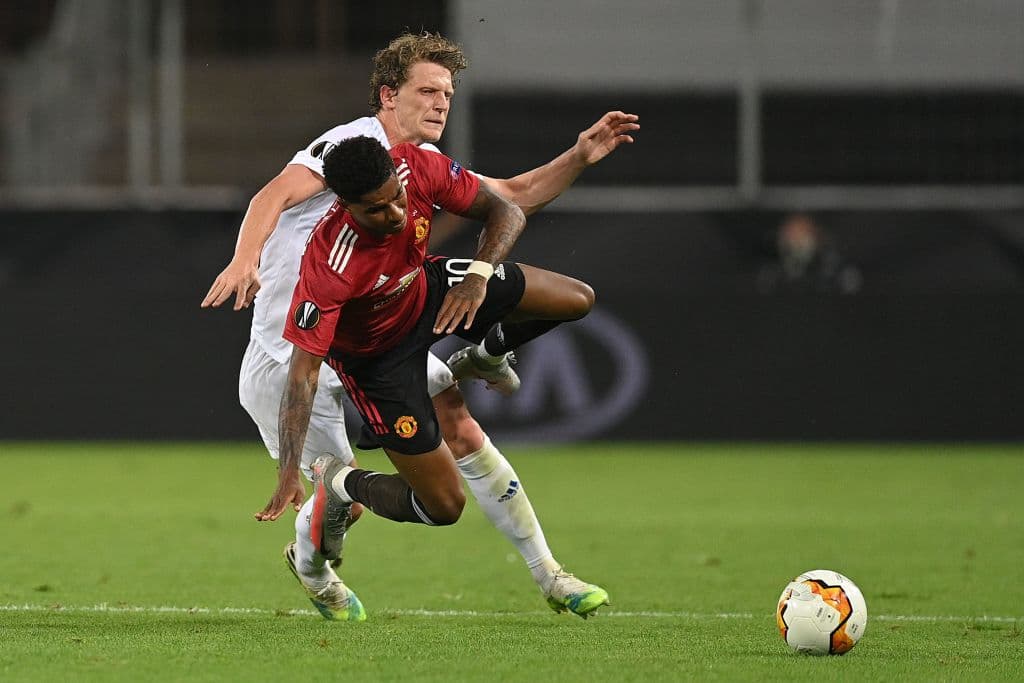 Con gol de Bruno Fernandes desde el punto penal, el Manchester United consigue su pase a la siguiente ronda y esperan rival en las semifinales.