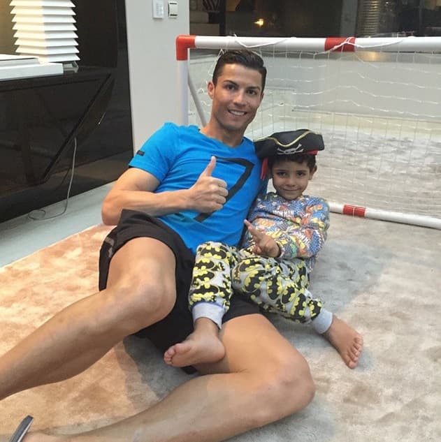 A Cristiano le ha sentado muy bien su faceta como papá.