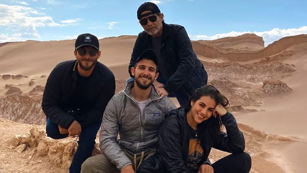 Con Bach, el artista procreó 
<b><a href="https://www.univision.com/famosos/sebastian-zurita-actor-hijo-christian-bach-humberto-zurita" target="_blank">dos hijos: Sebastián (35 años) y Emiliano (28)</a></b>, quienes también han incursionado en el mundo del entretenimiento. 
<br>