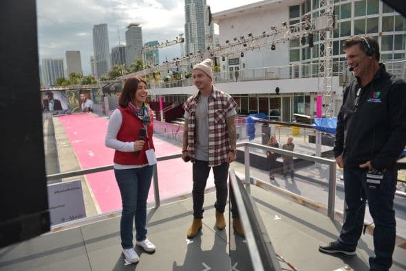 Además de guapo, súper atento a cada indicación.