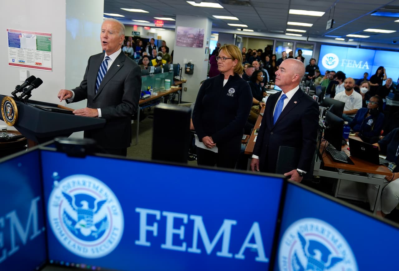 Biden visitó la sede de FEMA en Washington DC el jueves.