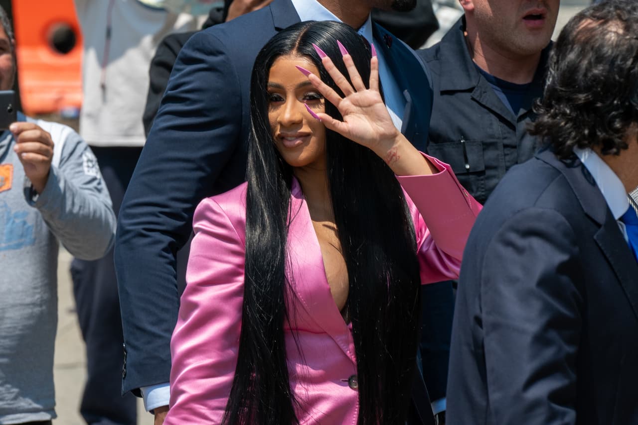 En abril, la estrella de hip hop 
<b><a href="https://www.univision.com/famosos/culpable-cardi-b-la-cantante-prefiere-ir-a-juicio-para-defender-su-inocencia">rechazó una oferta</a></b> de admisión de culpabilidad que le hizo la oficina del fiscal de distrito de Queens.