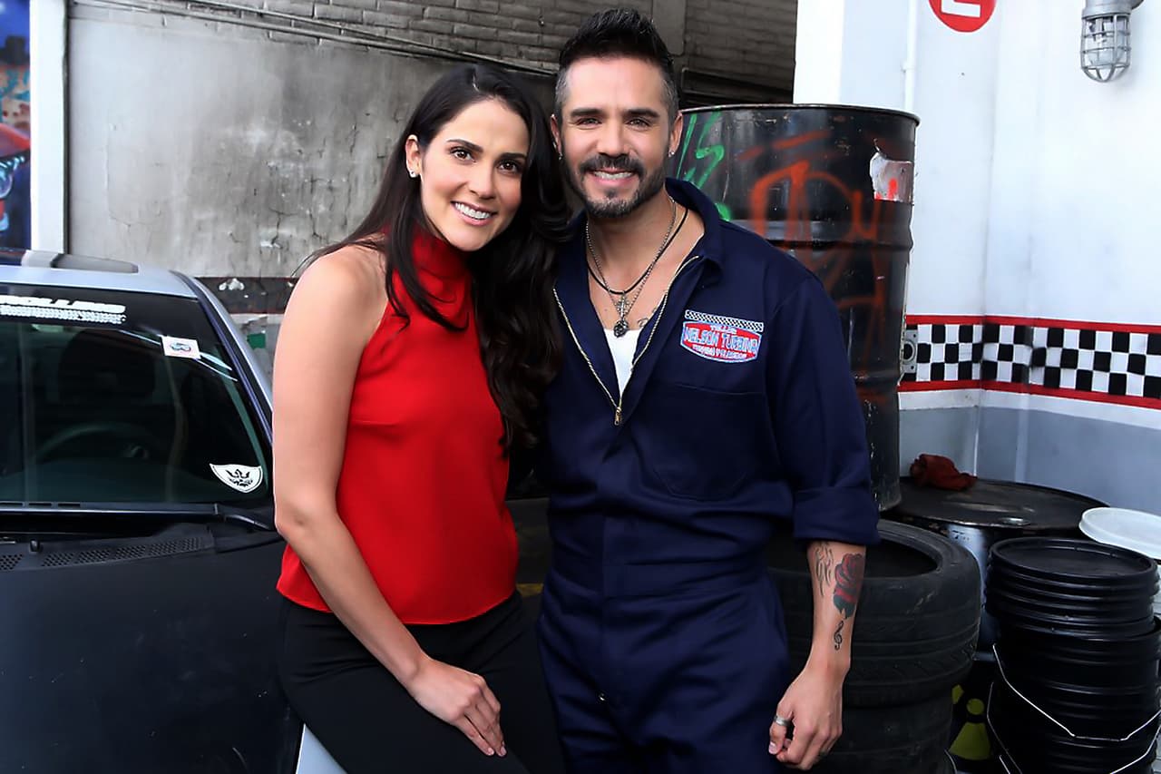 En el mismo proyecto, fue pareja romántica de José Ron. Elena y Pedro se ganaron al público con su historia.