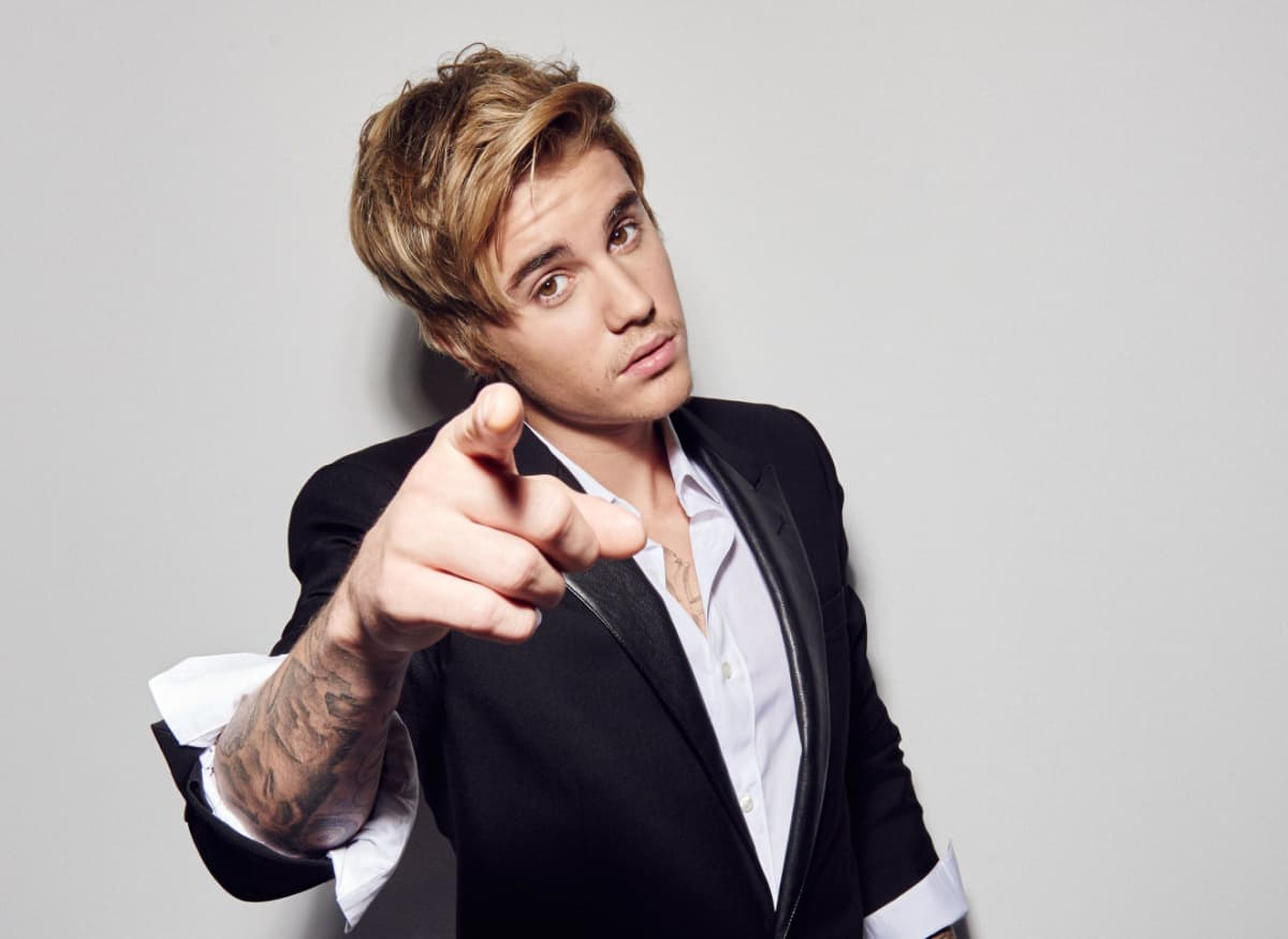 Todo un caballero: Justin Bieber defiende a una mujer en una fiesta de un festival musical