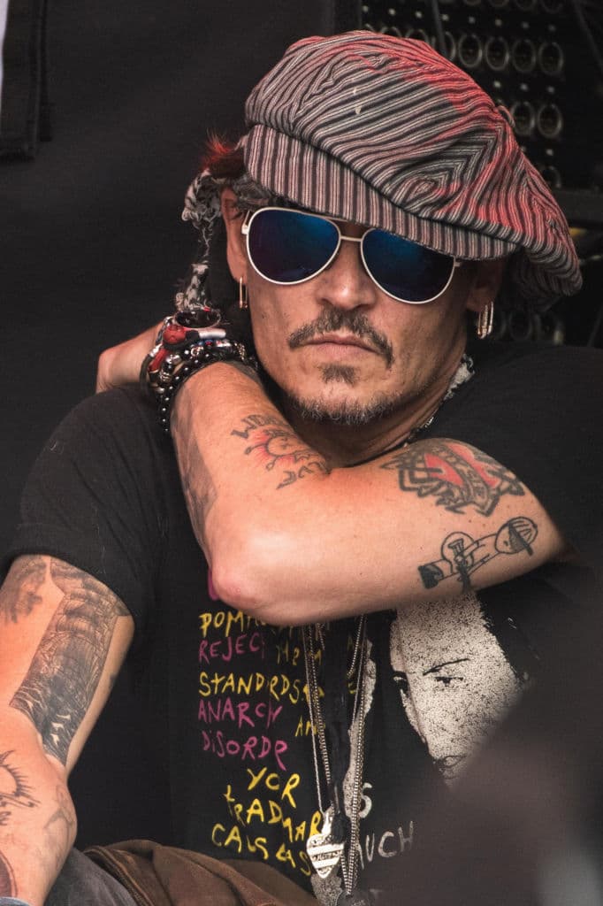 La vida sentimental del actor ha estado llena de relaciones sucesivas con mujeres de gran personalidad, tal vez en la búsqueda inútil de resarcimiento por la figura materna.