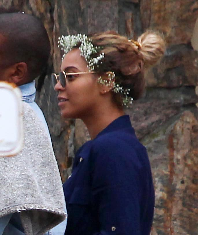 La cantante optó por un look casual, sin nada de maquillaje.