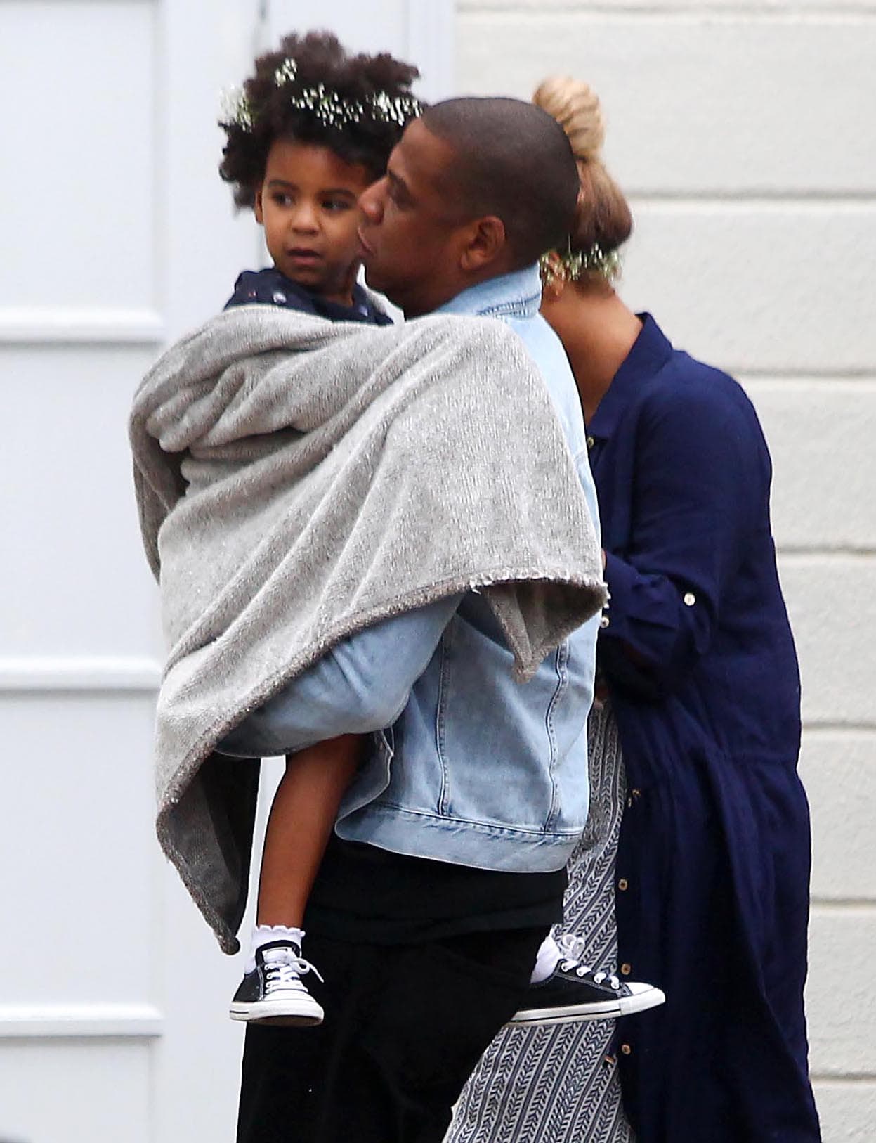 Beyoncé intentó ocultarse de las cámaras.