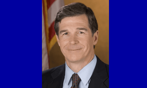 Gobernador Cooper se somete a cirugía