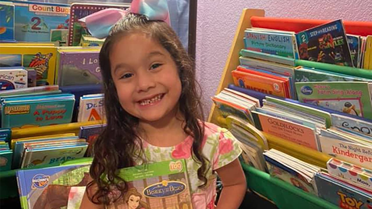 <b>America Bernal</b> - "Feliz día del niño a mi baby Sophia te amaré por siempre".