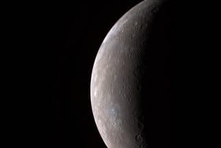 <b><i>Noticiero astrológico: la Luna está en Tauro y hoy es un día cúspide pues ya en algunas partes del mundo ha comenzado a regir el signo Sagitario. Los planetas Mercurio, que es tu regente, en Sagitario, Urano, en Aries y Neptuno, en Piscis continúan retrógrados en tu día zodiacal. </i></b>